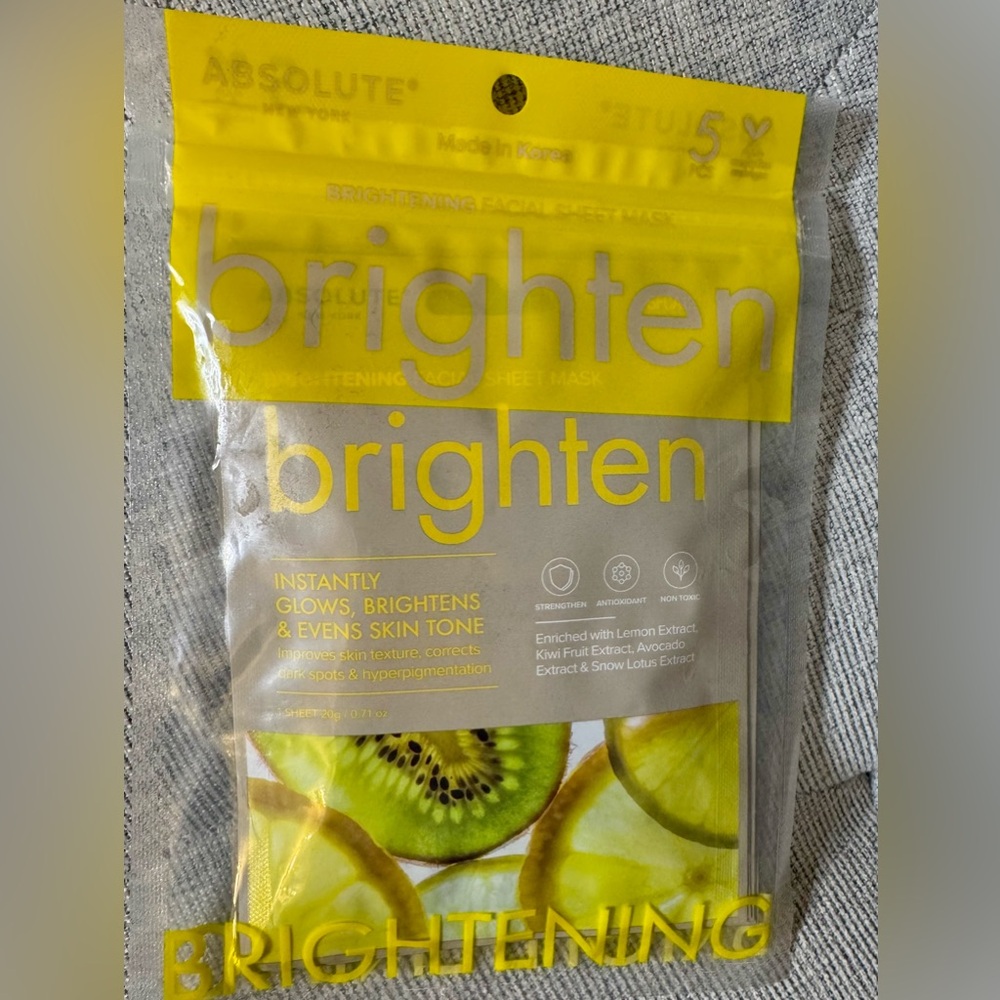 Absolute New York Brighten Facial Sheet Masks - Package of 5 - Picture 2 of 6